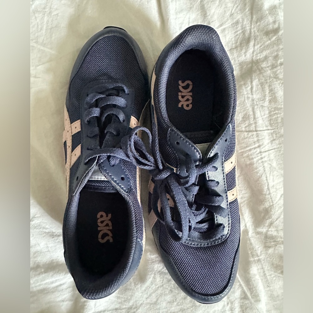 ASICS Tiger Runner Shoes, Navy & Pink Size 8.5